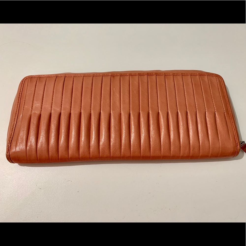 HOBO Clutch